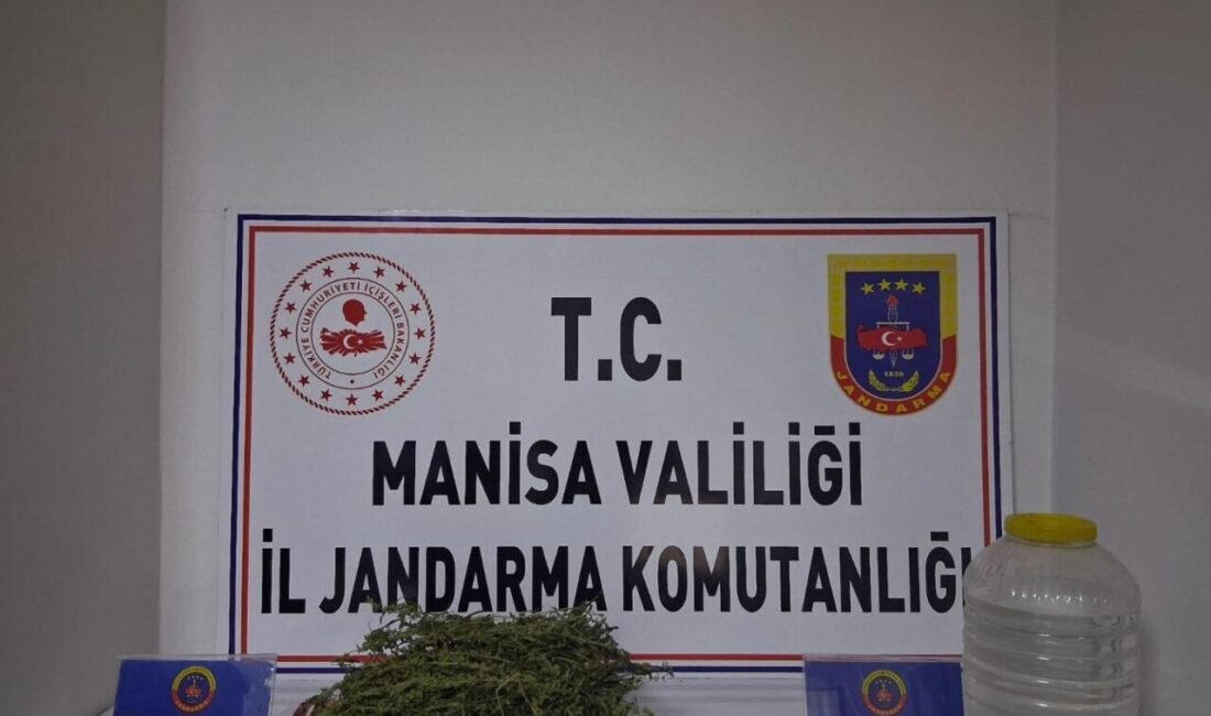Manisa’da Jandarma Operasyonunda Uyuşturucu ve Kaçak Alkol Yakalandı Manisa'nın Salihli ilçesinde düzenlenen operasyonda, 61 yaşındaki H.K.'nin evinde 320