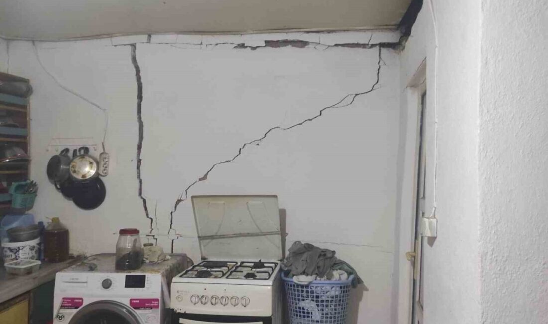 Balıkesir’de Meydana Gelen 6.1 Büyüklüğündeki Deprem Manisa’da Hasara Neden Oldu Balıkesir'in Sındırgı ilçesinde meydana gelen 6.1 büyüklüğündeki deprem, Manisa'da 83