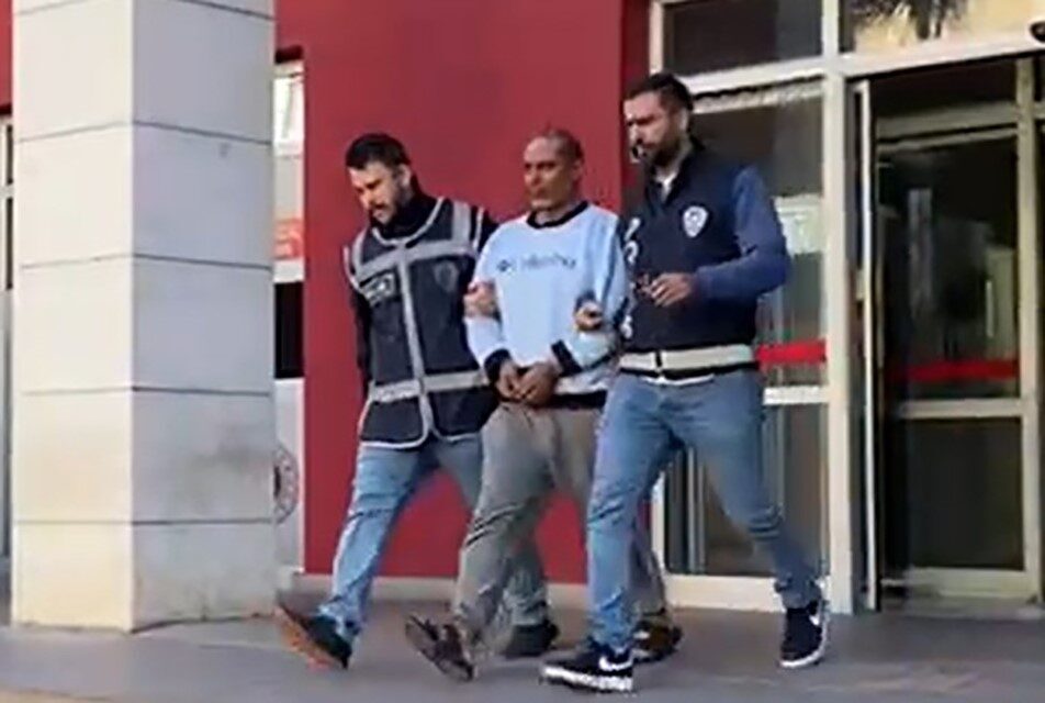 Manisa'nın Turgutlu ilçesinde, eşinin boşanma isteğine sinirlenen Adıgüzel A., Hasbiye