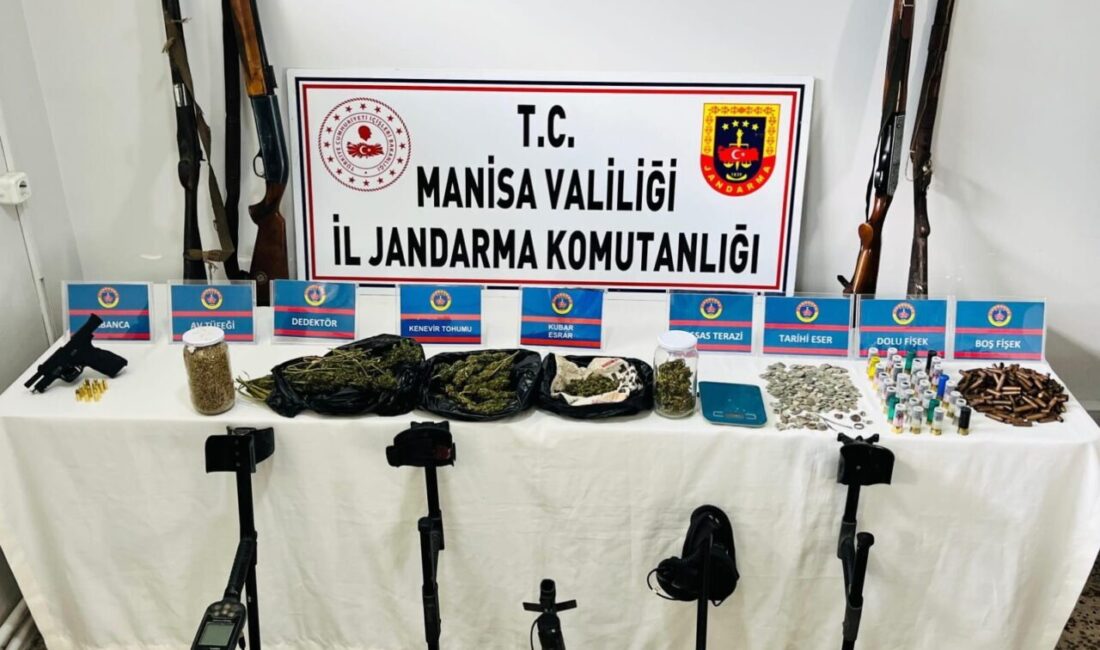 Manisa'nın Salihli ilçesinde jandarma, uyuşturucu, tarihi eser ve silah kaçakçılığına
