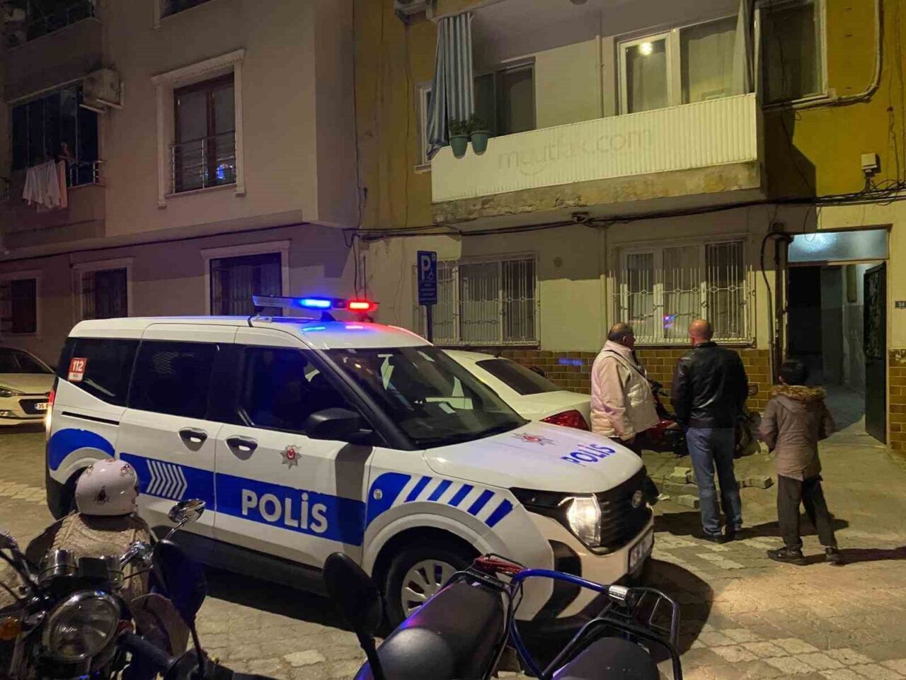 Manisa'nın Turgutlu ilçesinde, Adıgüzel Aybar'ın tüfeğiyle eşi Hasbiye Aybar'ı vurması