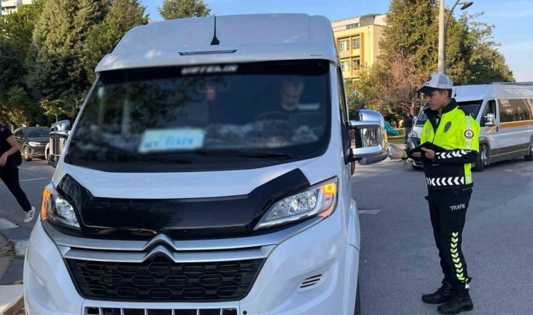 Manisa'da Trafik ekipleri, 20 ekiple okul servislerine denetim yaptı. 167