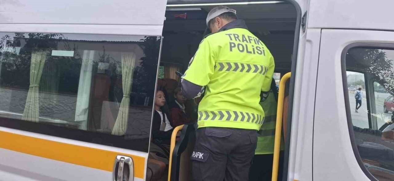 Manisa’da Okul Servislerine Yönelik Trafik Denetimi: Cezalar ve Araç Men Edildi