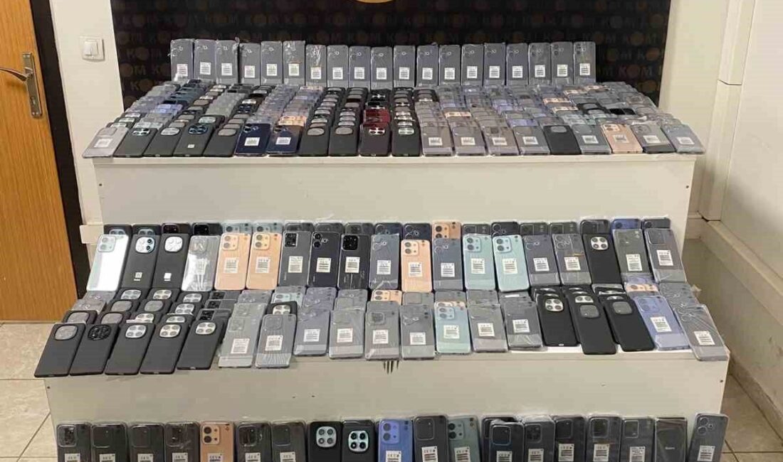 Mardin’de düzenlenen operasyonla, 602 kaçak cep telefonu ele geçirildi. Piyasa