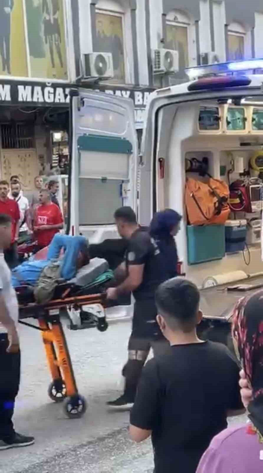 Mardin’in Nusaybin ilçesinde meydana gelen bıçaklı kavgada bir seyyar satıcı