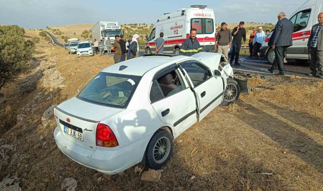 Mardin'in Mazıdağı ilçesinde iki otomobilin çarpışması sonucu 4 kişi yaralandı.