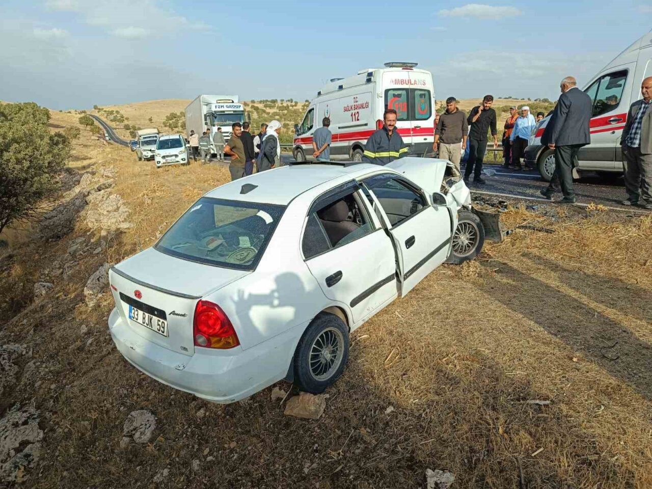 Mardin'in Mazıdağı ilçesinde iki otomobilin çarpışması sonucu 4 kişi yaralandı.