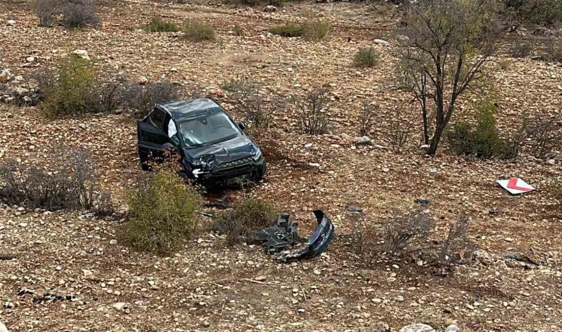 Mardin’de Devriye Yapan Araç Şarampole Devrildi: İki Yaralı Mardin’in Dargeçit-İdil yolunda otomobilin şarampole devrilmesi sonucu iki kişi yaralandı.