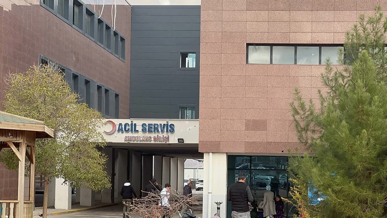 Mardin'in Artuklu ilçesinde, Şar Mahallesi'nde iki grup arasında çıkan silahlı