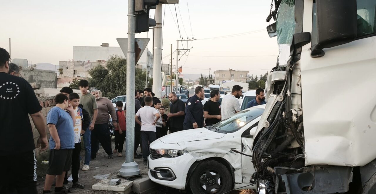 Mardin Kızıltepe’de Tır ve Otomobil Çarpıştı, Bir Kişi Yaralı