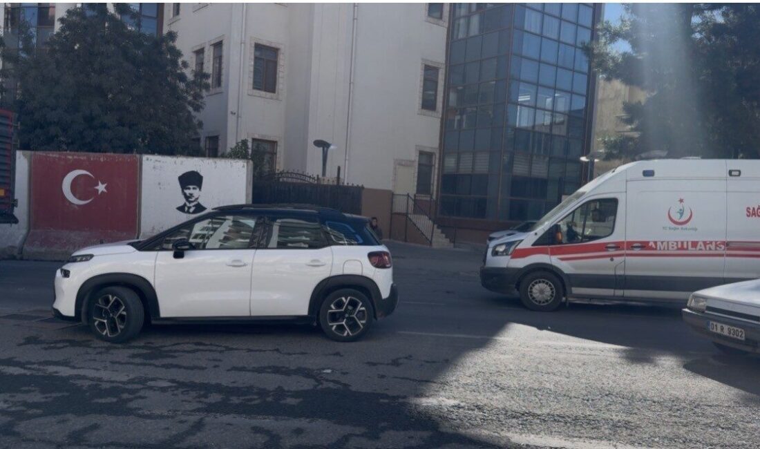 Mardin'de sabah saatlerinde meydana gelen trafik sıkışıklığı, 'fermuar sistemi' uygulanmadığı