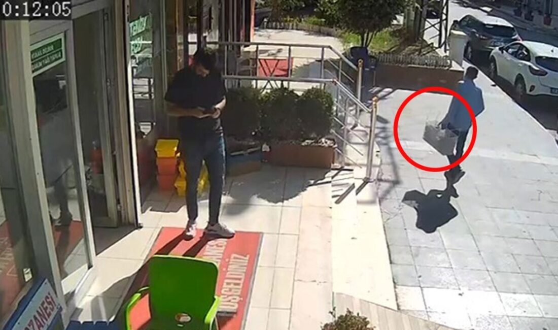 İskenderun’da Dondurma Dolabından 7 Bin Liralık Hırsızlık Yapan Şahsın Akli Dengesinin Bozuk Olduğu Anlaşıldı İskenderun'da bir dondurma dolabından 7 bin liralık dondurma çalan şahsın