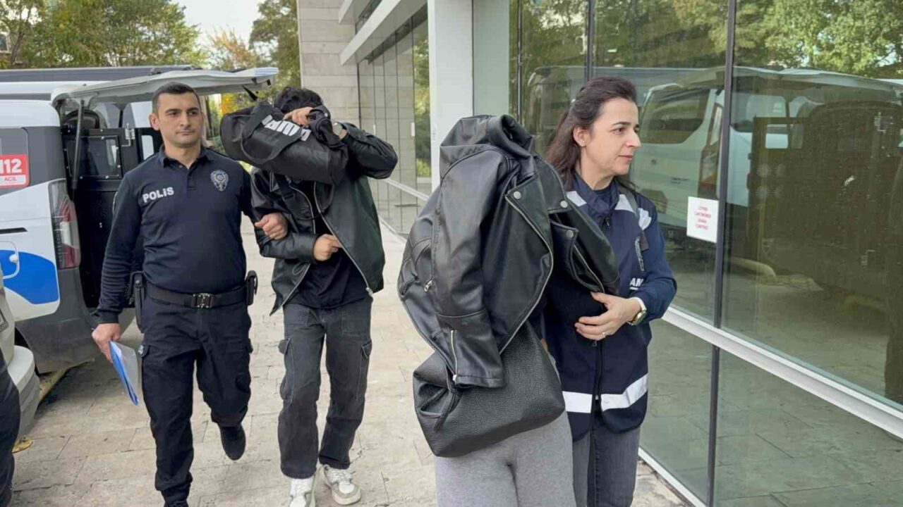 Samsun'un Canik ilçesindeki Metro Market'ten yiyecek çalan K.T. ve B.İ.M.,