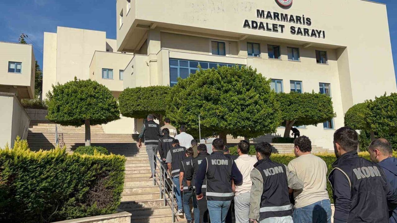 Muğla'nın Marmaris ilçesinde, düzensiz göçle mücadele kapsamında yürütülen operasyonda, yasa