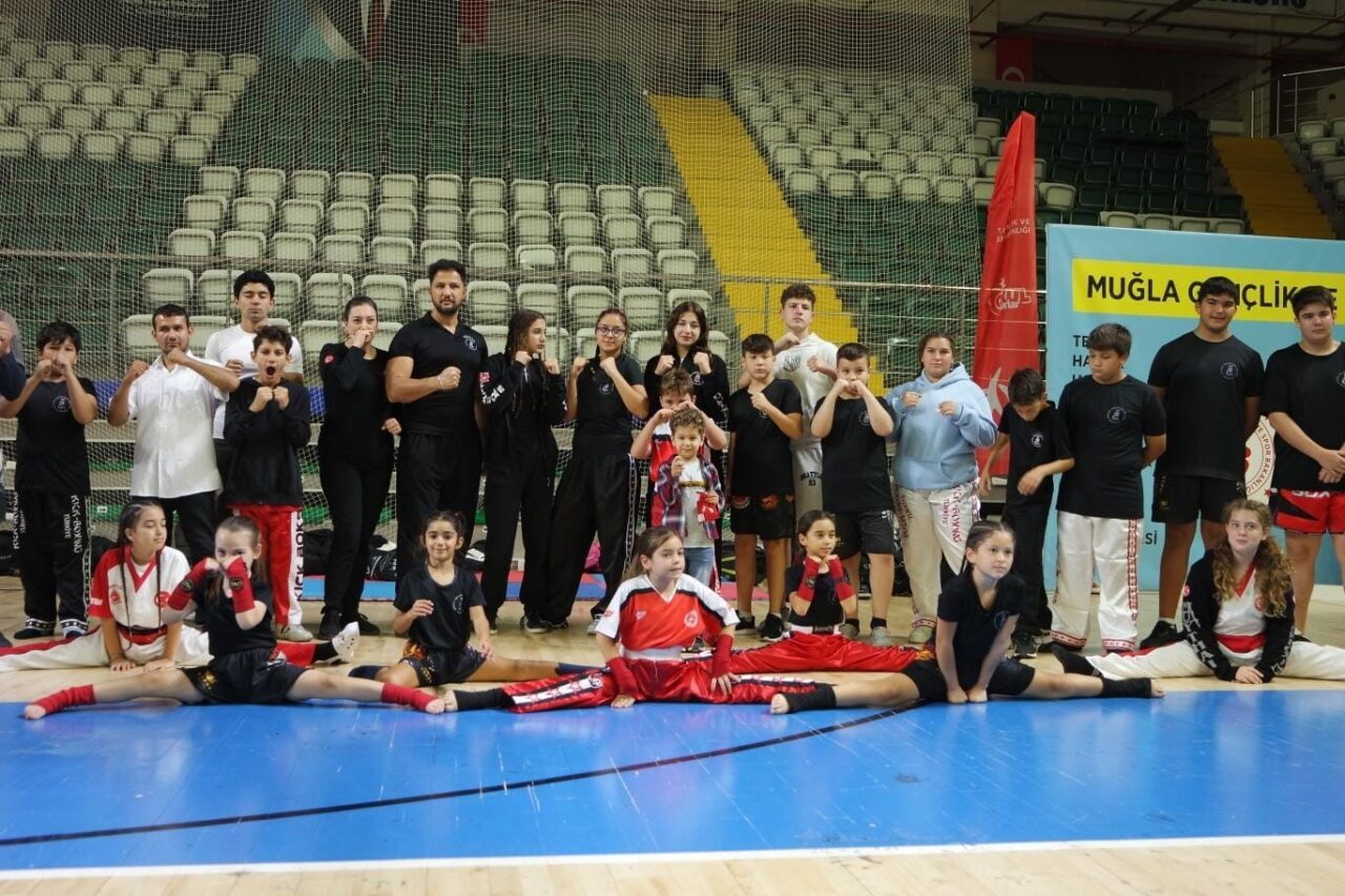 26 Ekim'de Muğla'da yapılan Cumhuriyet Kupası'nda Marmarisli sporcular, 22 katılımcı