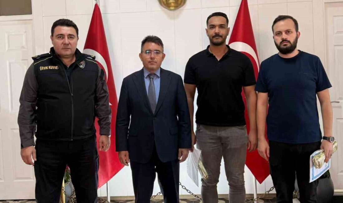 Marmaris'te bir kadını silahlı saldırıdan koruyan polis ekipleri, Kaymakam Nurullah