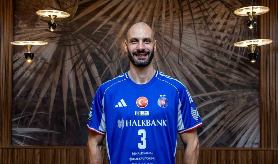 Halkbank, Matey Kaziyski’yi 11 yıl aradan sonra yeniden kadrosuna dahil etti Halkbank, Bulgar smaçör Matey Kaziyski'yi 11 yıl aradan sonra tekrar