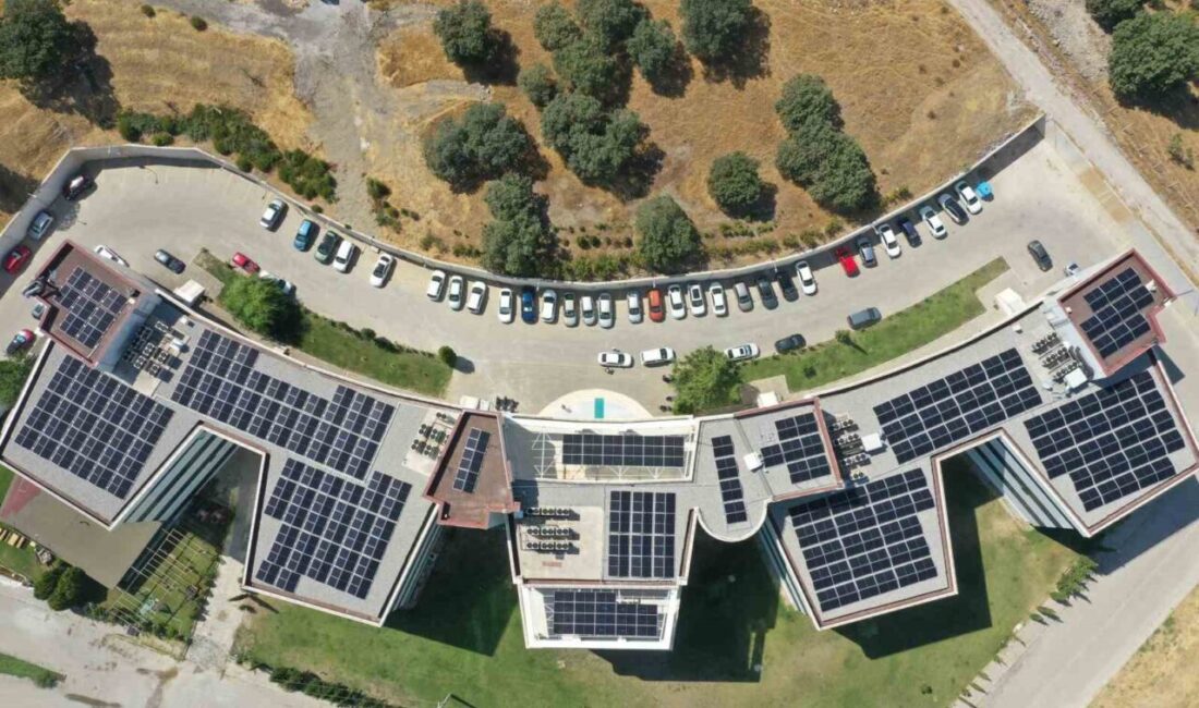 Enerjisa Üretim, Manisa Celal Bayar Üniversitesi Kütüphanesi'nde kurduğu çatı GES