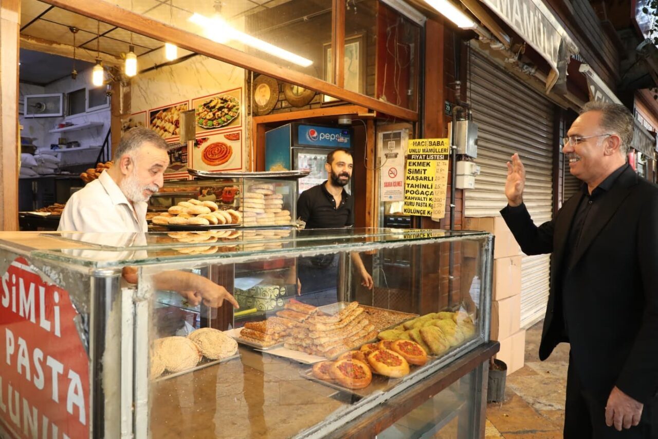 Eyyübiye Belediye Başkanı Mehmet Kuş, Balıklıgöl ve Akarbaşı Mahallesi'ndeki esnafla