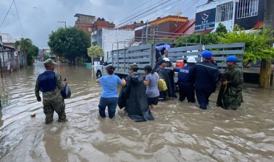 Meksika'daki şiddetli yağışlar sonucu meydana gelen sel felaketinde 27 kişi