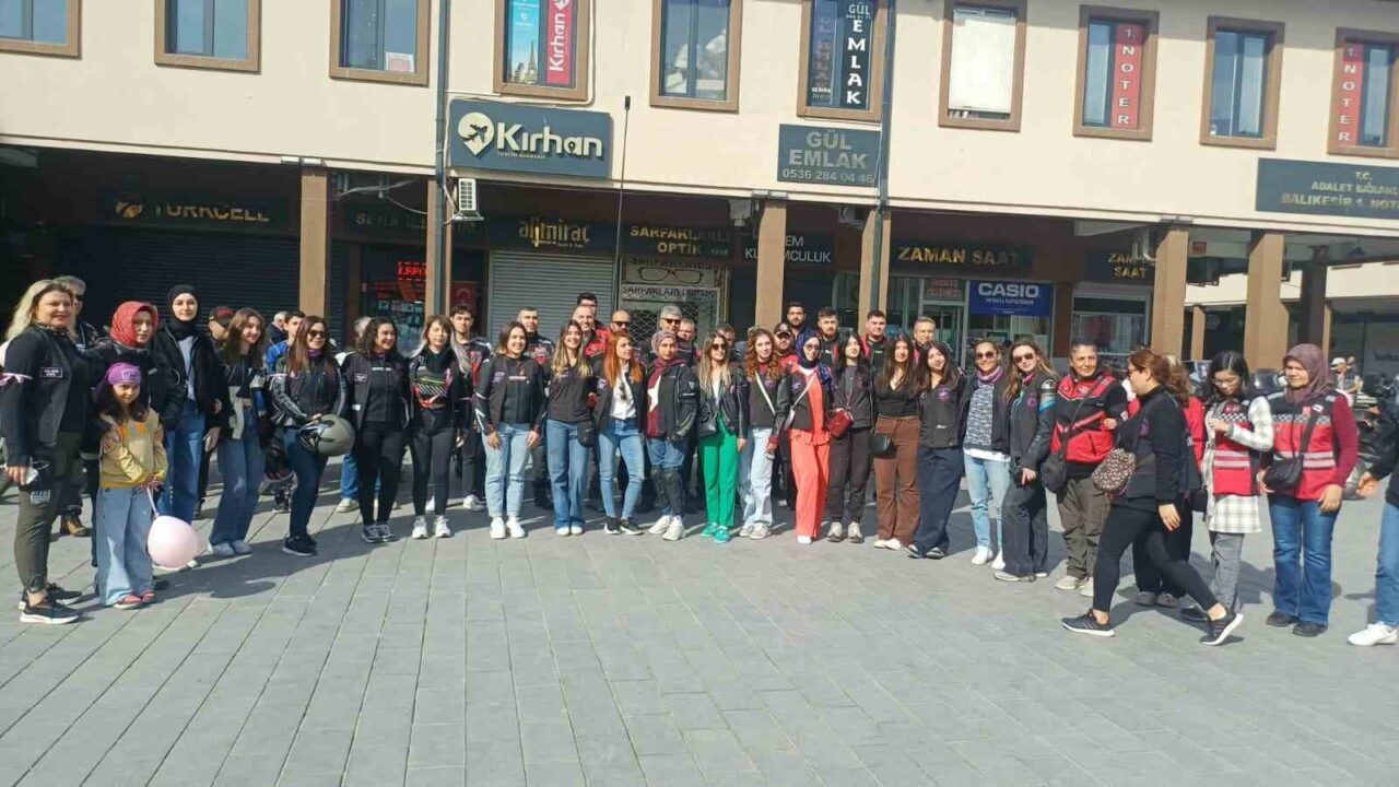 Balıkesir'de Motorcu10lar Kadınlar Kulübü, kadın sağlığı ve meme kanserine dikkat