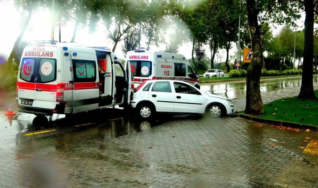 Muğla'nın Menteşe ilçesinde, Uğurmumcu Bulvarı'nda yaşanan trafik kazasında 3 kişi