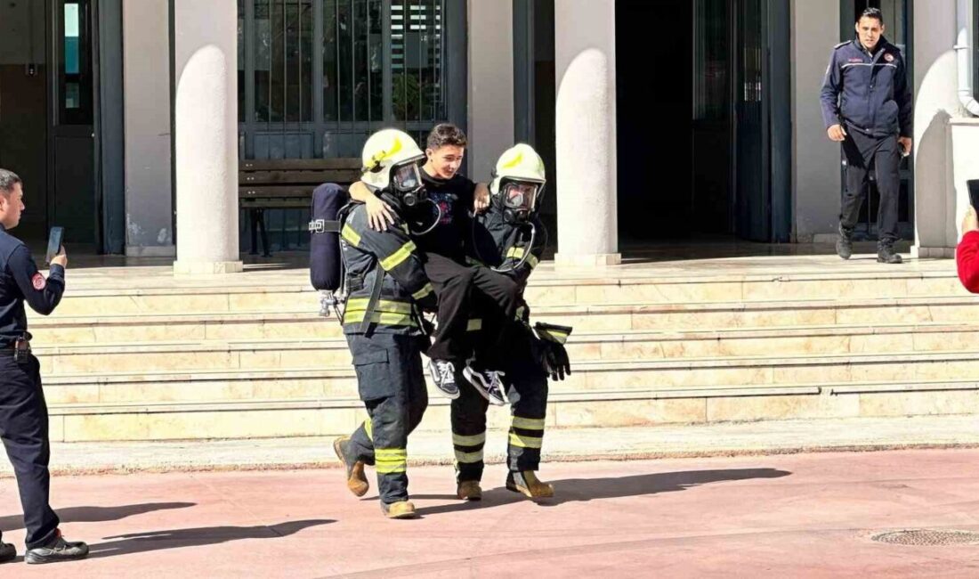 Muğla’da Deprem Tatbikatı Gerçekleştirildi: Öğrenciler ve Öğretmenler Acil Durum Senaryosu Eğitimi Aldı Muğla Odalar ve Borsalar Birliği Fen Lisesi, öğrencileri ve öğretmenleriyle