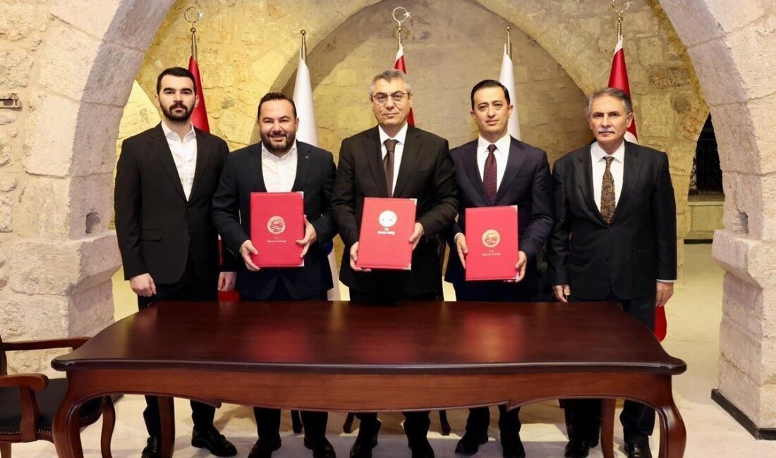 Mersin'de, Vali Atilla Toros'un liderliğinde hayırseverler ve İl Sağlık Müdürlüğü