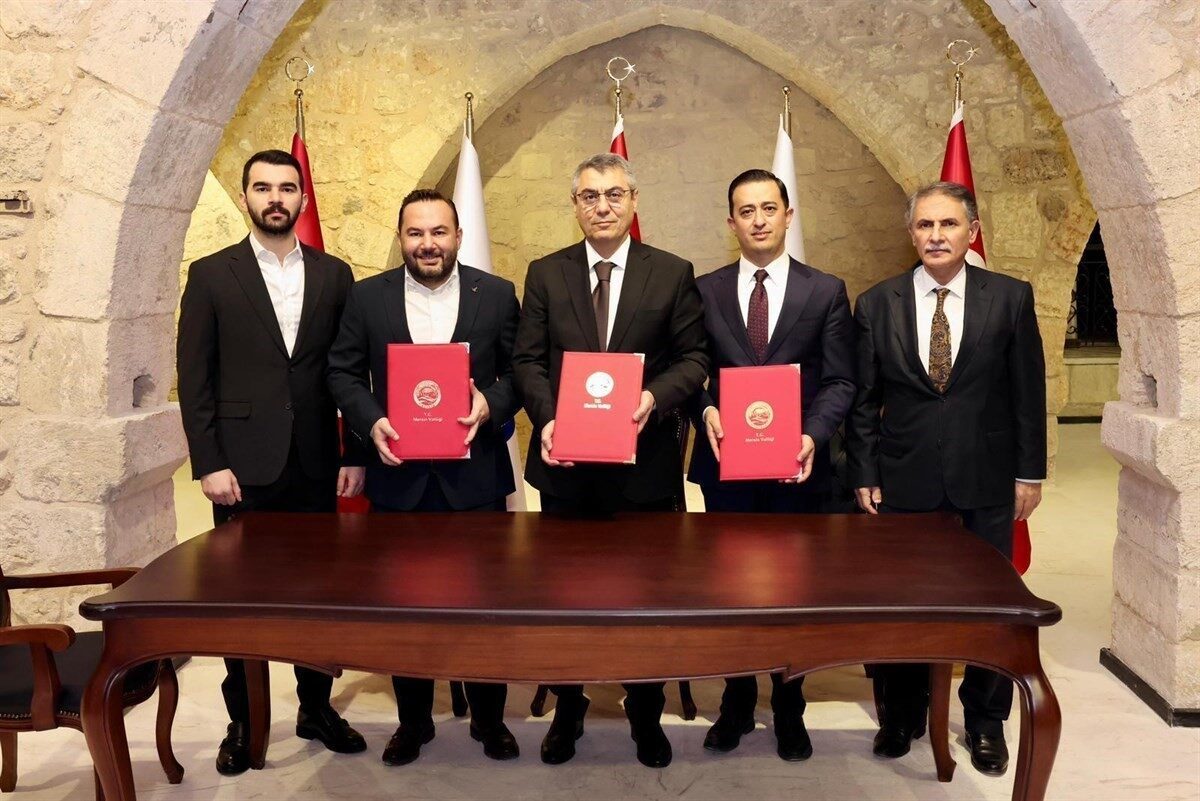 Mersin'de, Vali Atilla Toros'un liderliğinde hayırseverler ve İl Sağlık Müdürlüğü