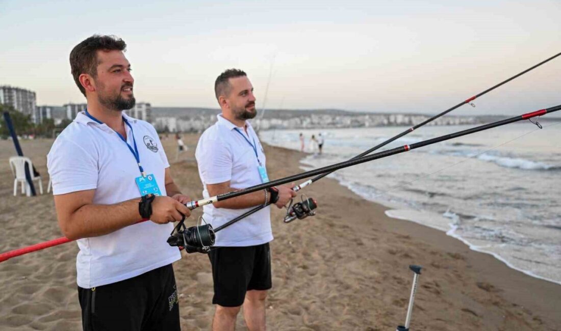 Mersin'de düzenlenen 8. Uluslararası Altın Kanca Surfcasting Turnuvası, 140 sporcunun