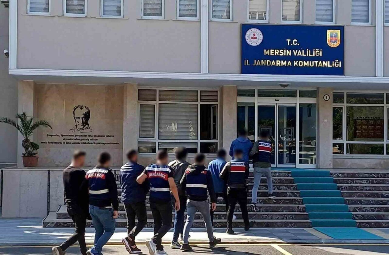 Mersin'de jandarma, uyuşturucu suçlarından aranan 5 şahsı yakaladı. Akdeniz, Bozyazı