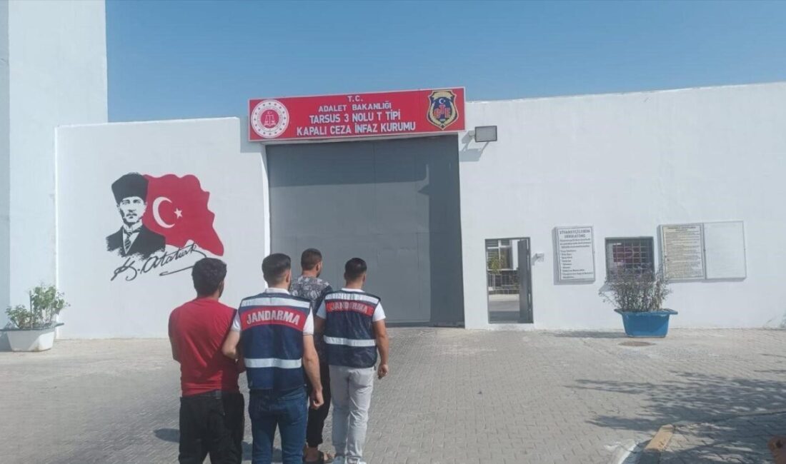 Mersin’de DEAŞ’a eleman temin eden 2 kişi jandarma tarafından yakalanarak tutuklandı. Mersin'de Jandarma, terör örgütü DEAŞ'a eleman temin eden 2 kişiyi