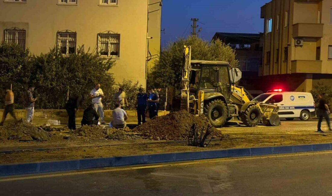 Mersin’in Tarsus ilçesindeki internet çalışması sırasında doğalgaz borusuna zarar verildi.