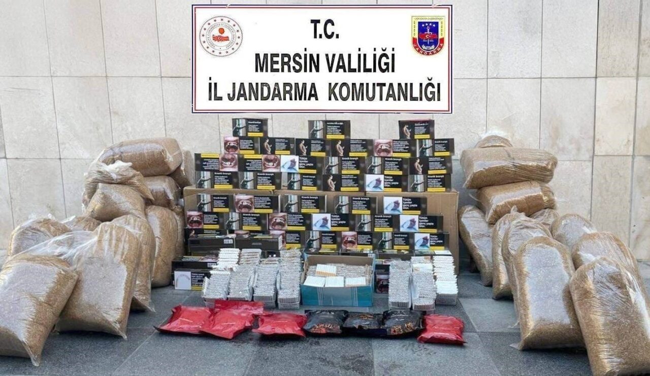 Mersin'de jandarma, kaçak sigara ticareti yapan 3 kişiyi gözaltına aldı.