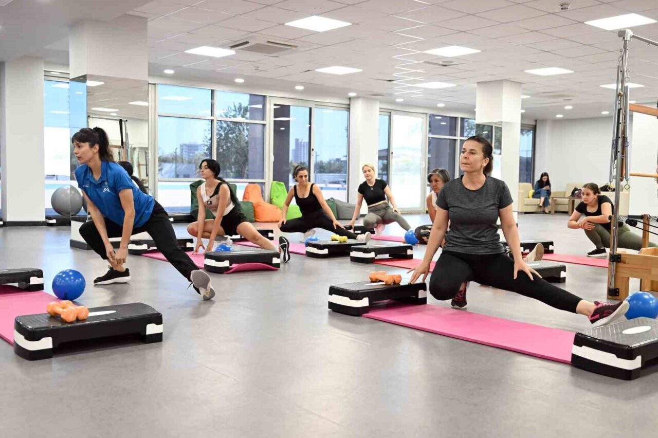 Mersin Büyükşehir Belediyesi, kadınlara yönelik ücretsiz pilates kursları düzenliyor. Macit