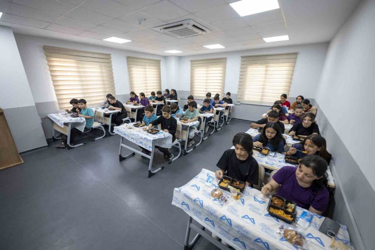 Mersin Büyükşehir Belediyesi, LGS hazırlığı sürecindeki öğrenciler için günlük 3