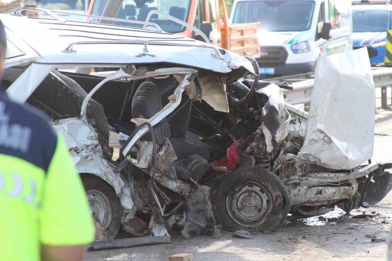 Mersin'in Tarsus ilçesinde meydana gelen trafik kazasında, kontrolünü kaybeden Mehmet