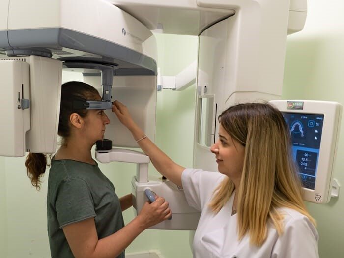 Mersin’de Yeni Sağlık Yatırımları: Çağdaş Görüntüleme Cihazları Hizmete Alındı Mersin İl Sağlık Müdürü Mustafa Ekici, kente yeni görüntüleme cihazları