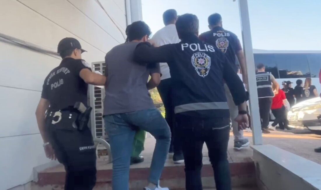 Mersin'de sosyal medya üzerinden dolandırıcılık yapan bir çete, İl Emniyet