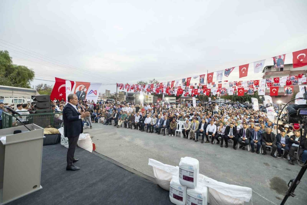 Mersin Büyükşehir Belediye Başkanı Vahap Seçer, tarıma destek amacıyla düzenlenen