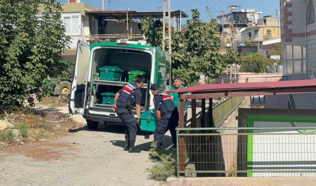 Tarsus’ta, 13 Yaşındaki Öğrenciyi Vurarak İntihar Eden Şahsın Cenazesi Tepkiler Üzerine Başka Araçla Gönderildi Mersin'in Tarsus ilçesinde 13 yaşındaki Emir Ali Aktaş, 59 yaşındaki