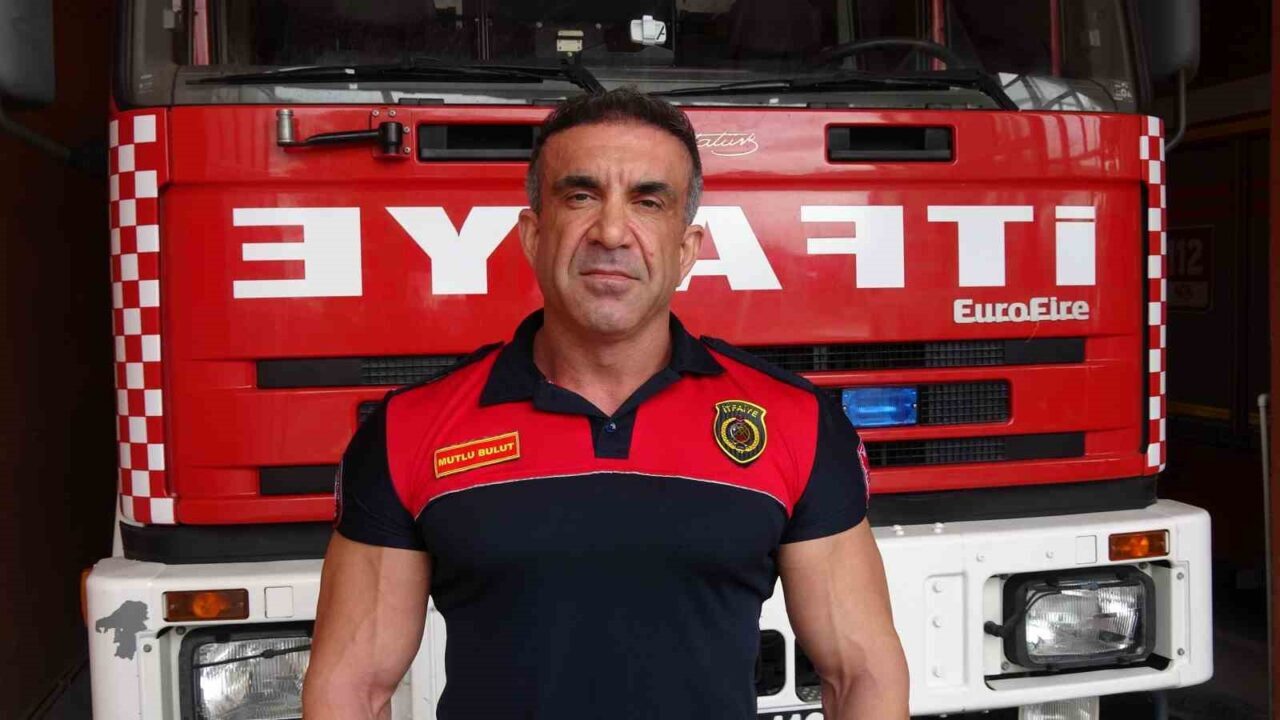 Burdur'da itfaiye eri Mutlu Bulut (44), 20 yıldır vücut geliştirme