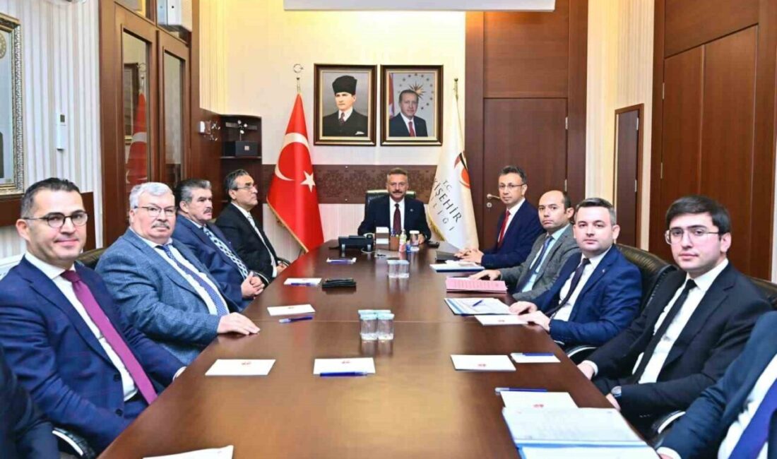 Eskişehir’de Mevsimlik Tarım İşçileri İçin Yapılan Toplantıda Sorunlar ve Çözüm Önerileri Masaya Yatırıldı Eskişehir'de düzenlenen 'Mevsimlik Tarım İşçileri İzleme ve Değerlendirme Toplantısı', Vali