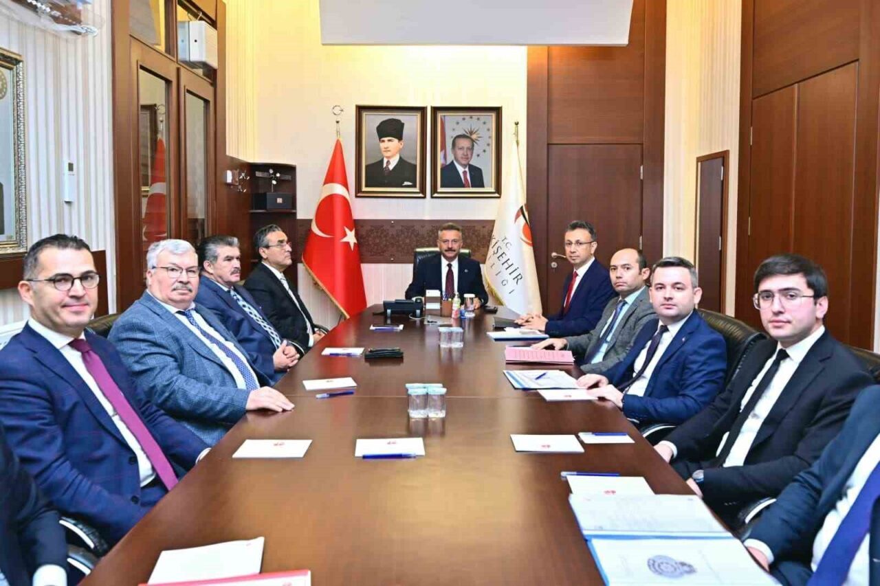 Eskişehir'de düzenlenen 'Mevsimlik Tarım İşçileri İzleme ve Değerlendirme Toplantısı', Vali