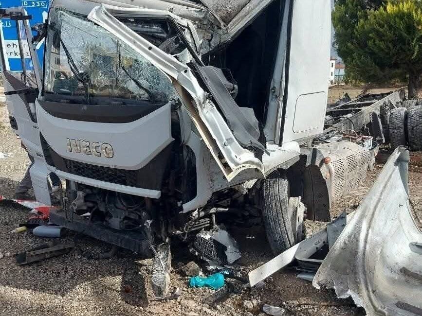 Denizli'nin Kale ilçesinde yoğun sağanak nedeniyle Muğla'dan Denizli'ye seyir halindeki
