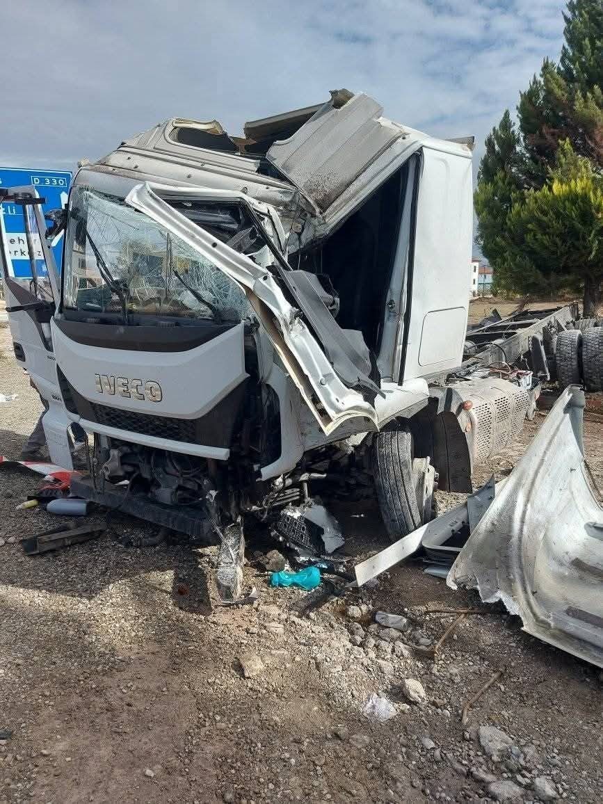 Denizli'nin Kale ilçesinde yoğun sağanak nedeniyle Muğla'dan Denizli'ye seyir halindeki