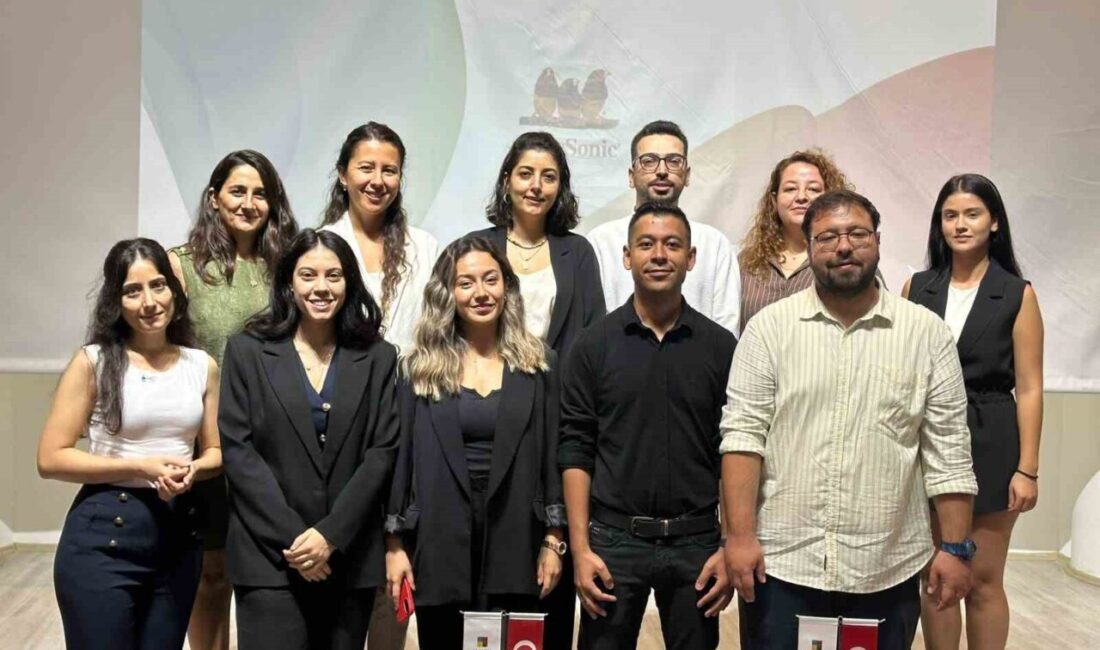 Alanya Üniversitesi’nde Mezunlar Buluşması ile Gastronomi Öğrencilerine İstihdam ve Sektör Deneyimleri Anlatıldı Alanya Üniversitesi Gastronomi ve Mutfak Sanatları Bölümü, düzenlediği mezunlar buluşması