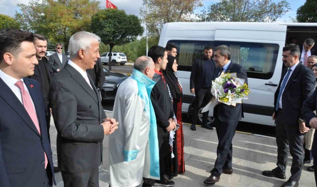 Bakan Tekin: Terörsüz Türkiye Sürecine Katkı, Aydınların Görevidir Milli Eğitim Bakanı Yusuf Tekin, Kars Kafkas Üniversitesi’nin akademik yılı