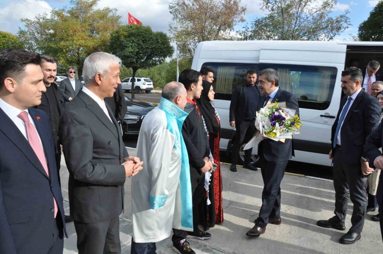Milli Eğitim Bakanı Yusuf Tekin, Kars Kafkas Üniversitesi’nin akademik yılı