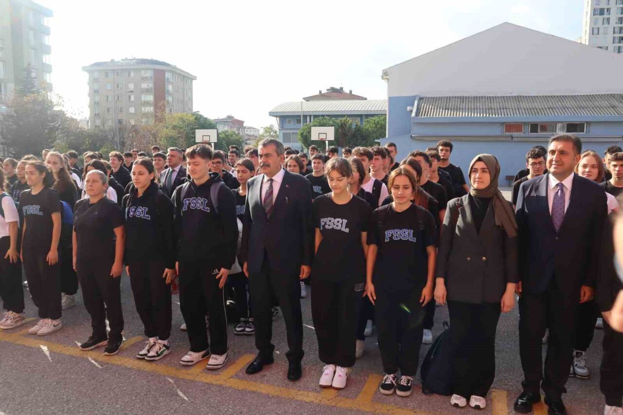 İstanbul'da Meteoroloji'nin sağanak uyarısı sonrası Valilik, ikili eğitim yapan okullarda